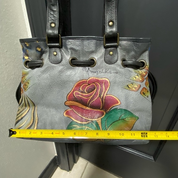 AnuschkaStylish Tote Bag with Durable Material and Spacious Design - Picture 10 of 11